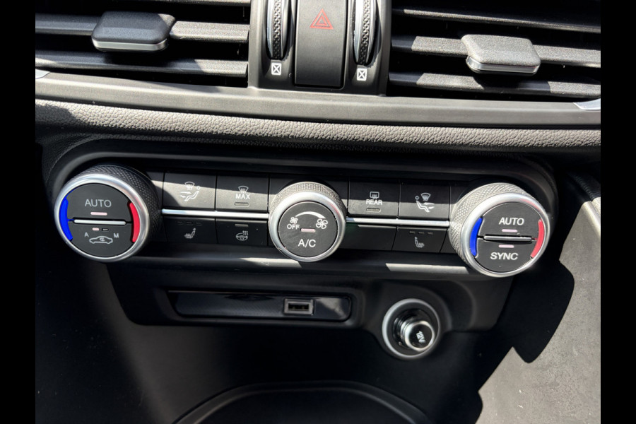 Alfa Romeo Giulia 2.0 T GME AWD Veloce | 19" Velgen | Camera