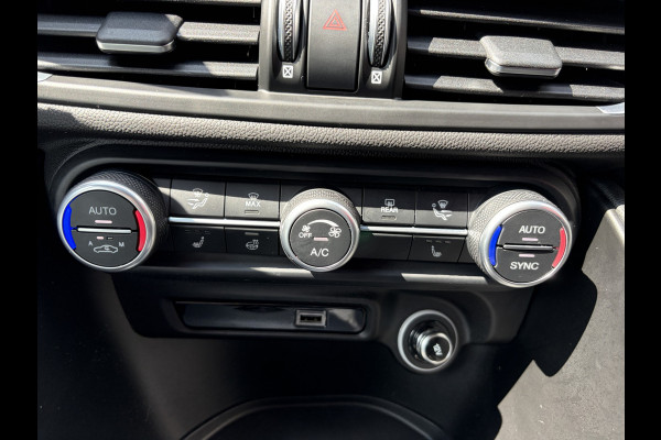 Alfa Romeo Giulia 2.0 T GME AWD Veloce | 19" Velgen | Camera