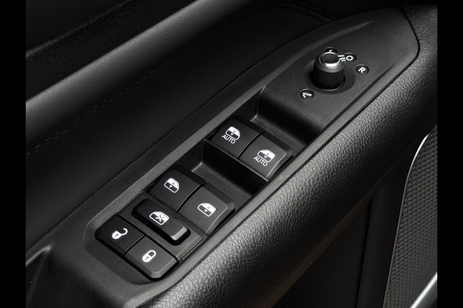 Jeep Compass 1.5T e-Hybrid Longitude | 360 Camera | Navi By App | All-Season banden | Winter Pack | Climate Control