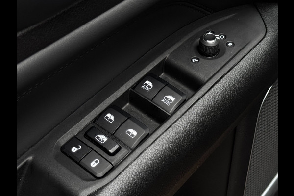 Jeep Compass 1.5T e-Hybrid Longitude | 360 Camera | Navi By App | All-Season banden | Winter Pack | Climate Control