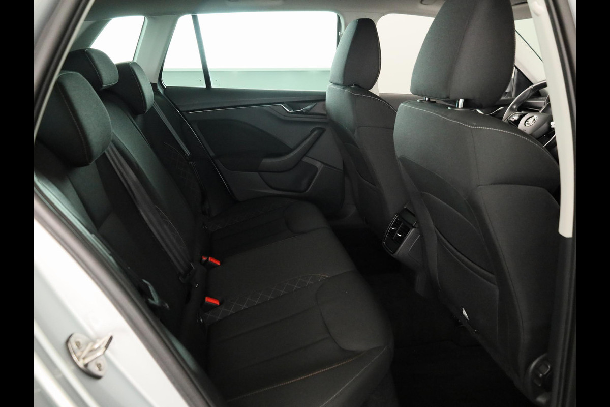 Škoda Kamiq 1.0 TSI Ambition 110pk | Navigatie via App |  Cruise control | LED koplampen | Apple Carplay/Android Auto | Lichtmetalen velgen 16 inch | Parkeersensoren achter | Cruise controle