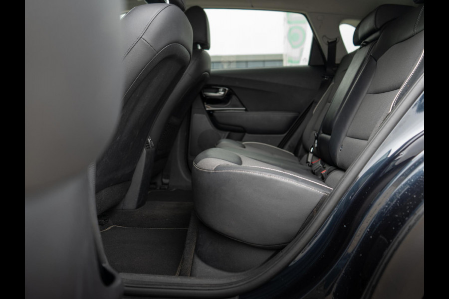 Kia e-Niro DynamicPlusLine 64 kWh | Schuif-kanteldak | Cruise | Clima | Carplay | Keyless | Stoel-stuurverwarming | Navi |