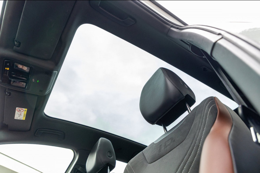 Volkswagen ID.4 Tech 77 kWh Soh 89% I Trekhaak I IQ Light I Panoramadak I Luxe interieur I ergoActive I Adaptive Cruise I BTW