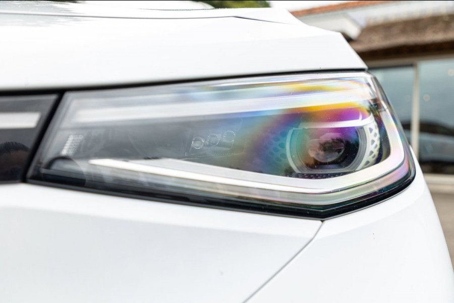Volkswagen ID.4 Tech 77 kWh Soh 89% I Trekhaak I IQ Light I Panoramadak I Luxe interieur I ergoActive I Adaptive Cruise I BTW