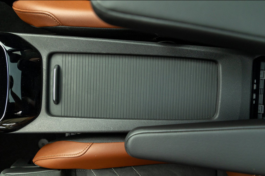 Volkswagen ID.4 Tech 77 kWh Soh 89% I Trekhaak I IQ Light I Panoramadak I Luxe interieur I ergoActive I Adaptive Cruise I BTW