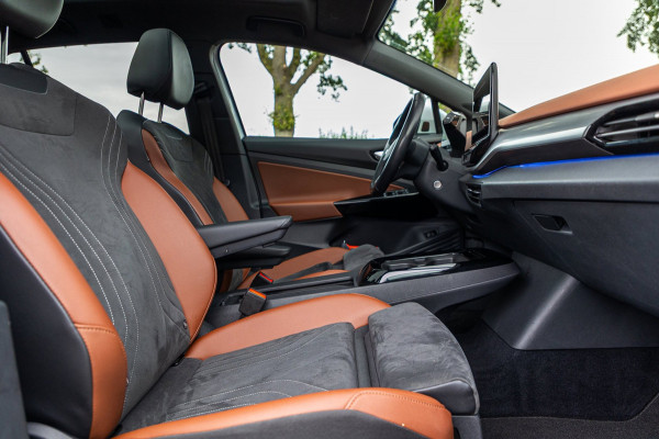 Volkswagen ID.4 Tech 77 kWh Soh 89% I Trekhaak I IQ Light I Panoramadak I Luxe interieur I ergoActive I Adaptive Cruise I BTW