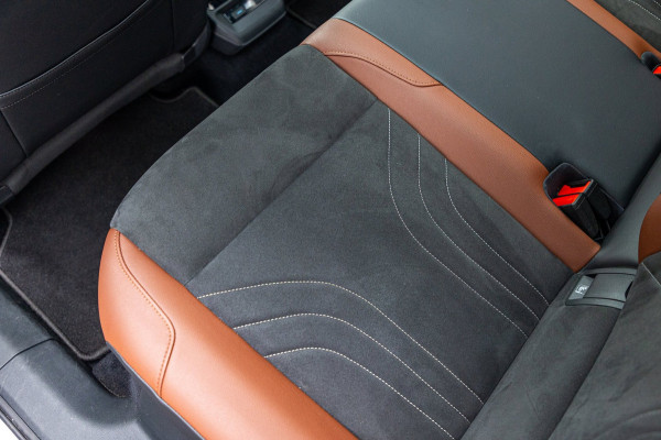 Volkswagen ID.4 Tech 77 kWh Soh 89% I Trekhaak I IQ Light I Panoramadak I Luxe interieur I ergoActive I Adaptive Cruise I BTW