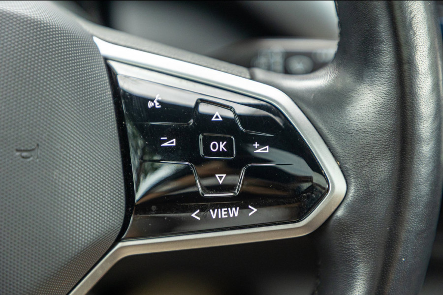 Volkswagen ID.4 Tech 77 kWh Soh 89% I Trekhaak I IQ Light I Panoramadak I Luxe interieur I ergoActive I Adaptive Cruise I BTW