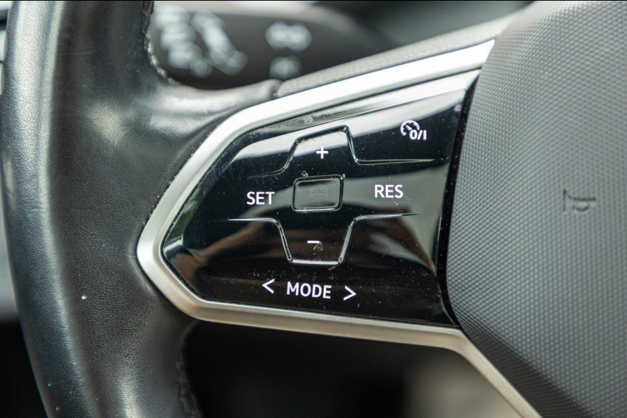 Volkswagen ID.4 Tech 77 kWh Soh 89% I Trekhaak I IQ Light I Panoramadak I Luxe interieur I ergoActive I Adaptive Cruise I BTW