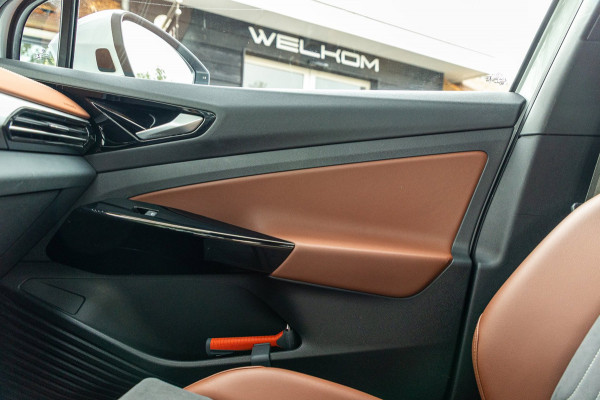 Volkswagen ID.4 Tech 77 kWh Soh 89% I Trekhaak I IQ Light I Panoramadak I Luxe interieur I ergoActive I Adaptive Cruise I BTW