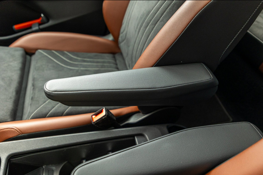 Volkswagen ID.4 Tech 77 kWh Soh 89% I Trekhaak I IQ Light I Panoramadak I Luxe interieur I ergoActive I Adaptive Cruise I BTW