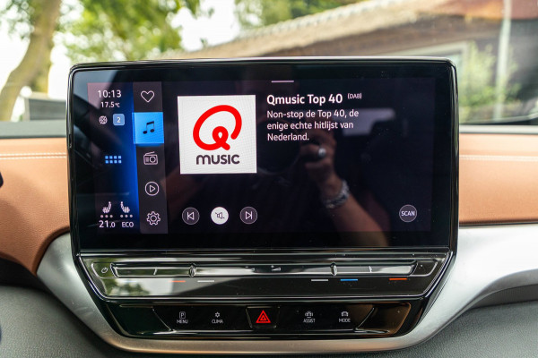 Volkswagen ID.4 Tech 77 kWh Soh 89% I Trekhaak I IQ Light I Panoramadak I Luxe interieur I ergoActive I Adaptive Cruise I BTW