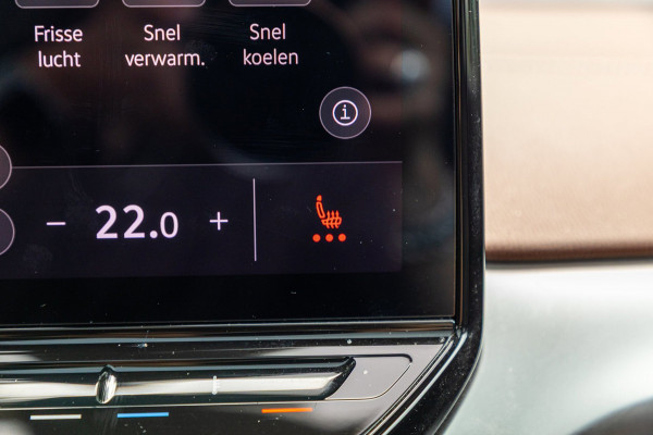 Volkswagen ID.4 Tech 77 kWh Soh 89% I Trekhaak I IQ Light I Panoramadak I Luxe interieur I ergoActive I Adaptive Cruise I BTW