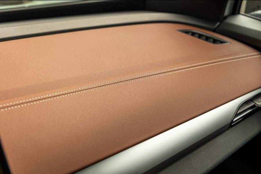 Volkswagen ID.4 Tech 77 kWh Soh 89% I Trekhaak I IQ Light I Panoramadak I Luxe interieur I ergoActive I Adaptive Cruise I BTW