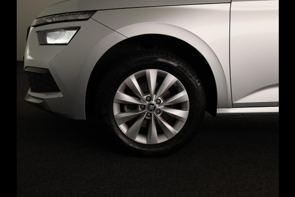 Škoda Kamiq 1.0 TSI Ambition 110pk | Navigatie via App |  Cruise control | LED koplampen | Apple Carplay/Android Auto | Lichtmetalen velgen 16 inch | Parkeersensoren achter | Cruise controle