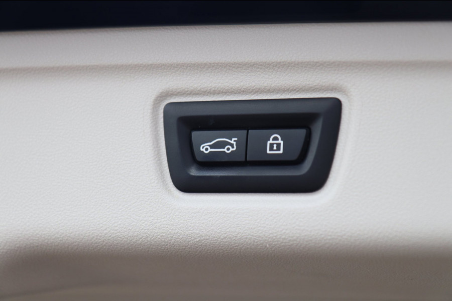 BMW 3 Serie Touring 320e / PANODAK / KEYLESS / CAMERA / CARPLAY / ELEK TREKHAAK / STOELVERW