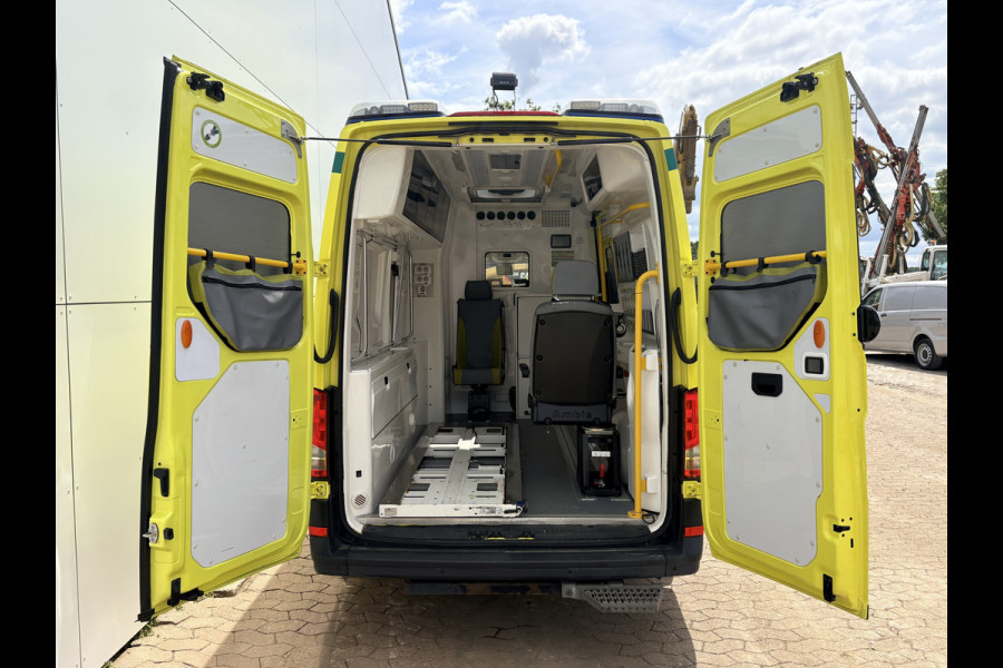 Volkswagen Crafter 2.0 TDI 177PK Ambulance L3H3 Automaat ACC Climate Control Stroompunten Laadruimte Parkeersensoren