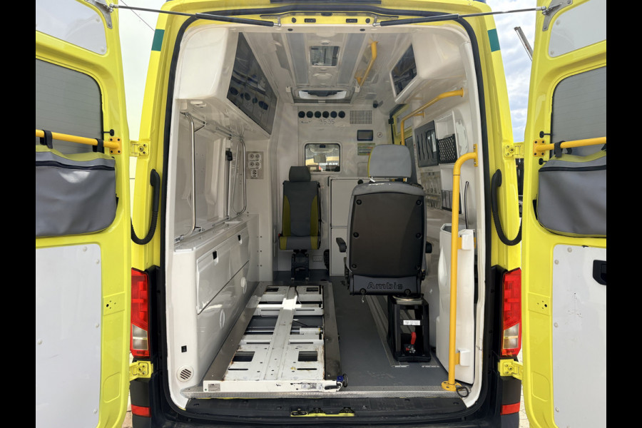 Volkswagen Crafter 2.0 TDI 177PK Ambulance L3H3 Automaat ACC Climate Control Stroompunten Laadruimte Parkeersensoren