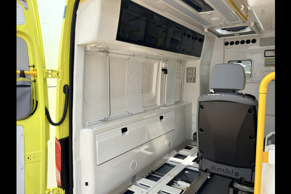 Volkswagen Crafter 2.0 TDI 177PK Ambulance L3H3 Automaat ACC Climate Control Stroompunten Laadruimte Parkeersensoren