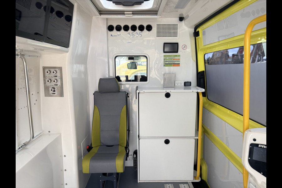 Volkswagen Crafter 2.0 TDI 177PK Ambulance L3H3 Automaat ACC Climate Control Stroompunten Laadruimte Parkeersensoren