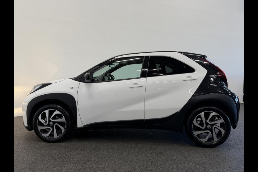 Toyota Aygo X 1.0 VVT-i Automaat Pulse Navigatie Apple Carplay/Android Auto Camera 17" Lichtmetalen Velgen Climate Control Adaptive Cruise Control Two Tone