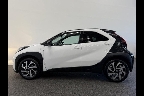 Toyota Aygo X 1.0 VVT-i Automaat Pulse Navigatie Apple Carplay/Android Auto Camera 17" Lichtmetalen Velgen Climate Control Adaptive Cruise Control Two Tone