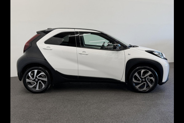 Toyota Aygo X 1.0 VVT-i Automaat Pulse Navigatie Apple Carplay/Android Auto Camera 17" Lichtmetalen Velgen Climate Control Adaptive Cruise Control Two Tone