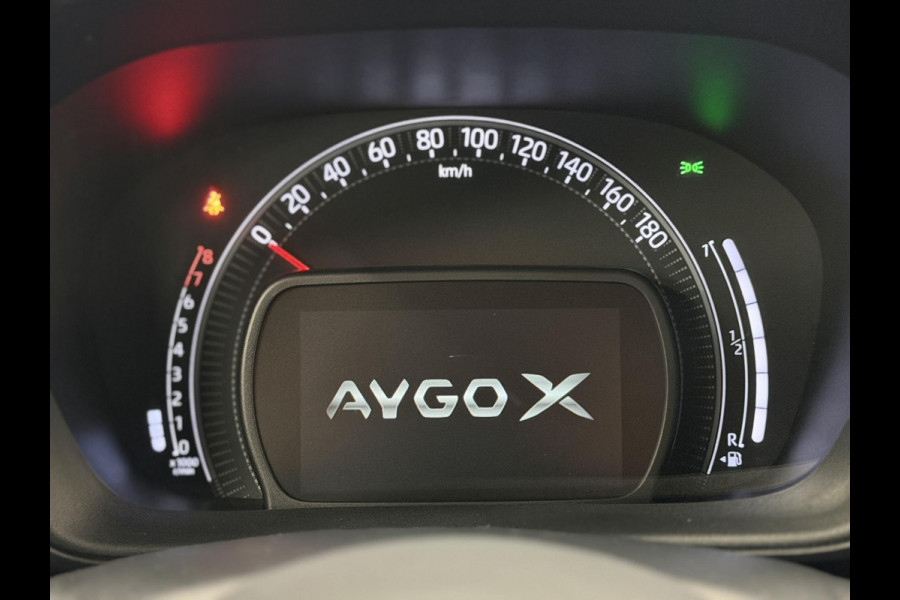Toyota Aygo X 1.0 VVT-i Automaat Pulse Navigatie Apple Carplay/Android Auto Camera 17" Lichtmetalen Velgen Climate Control Adaptive Cruise Control Two Tone