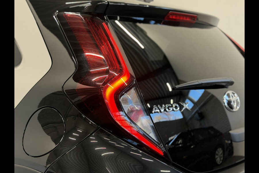 Toyota Aygo X 1.0 VVT-i Automaat Pulse Navigatie Apple Carplay/Android Auto Camera 17" Lichtmetalen Velgen Climate Control Adaptive Cruise Control Two Tone