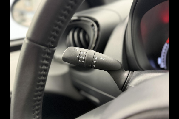 Toyota Aygo X 1.0 VVT-i Automaat Pulse Navigatie Apple Carplay/Android Auto Camera 17" Lichtmetalen Velgen Climate Control Adaptive Cruise Control Two Tone