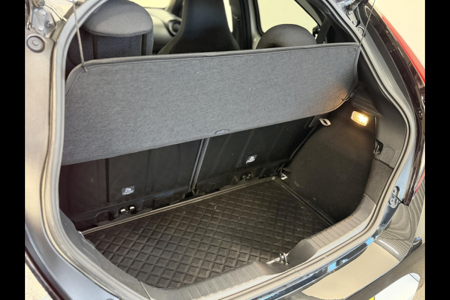 Toyota Aygo X 1.0 VVT-i Automaat Pulse Navigatie Apple Carplay/Android Auto Camera 17" Lichtmetalen Velgen Climate Control Adaptive Cruise Control Two Tone
