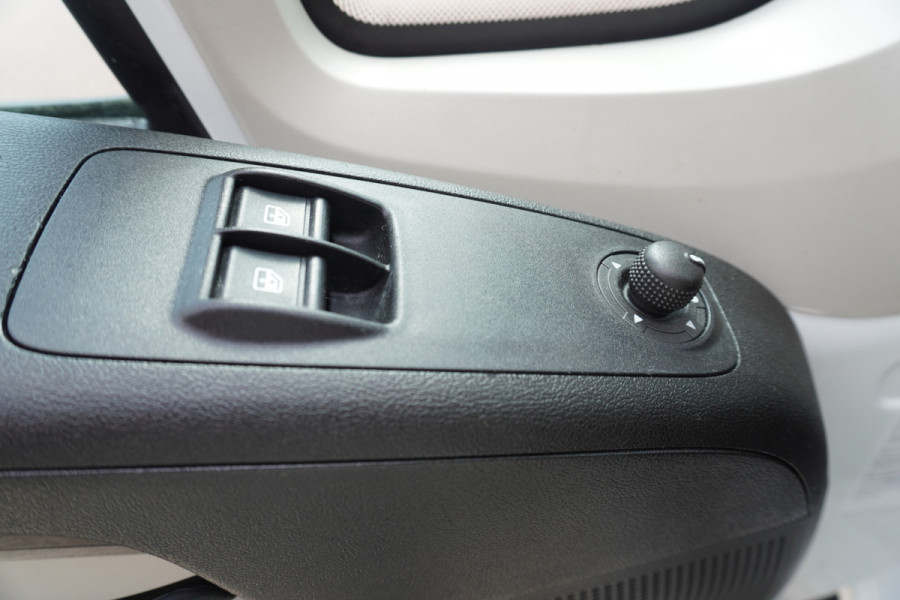 Peugeot Boxer 335 2.0 BlueHDI 131PK L3 Pro Meubelbak Airco | Camera | Navi | achterdeuren