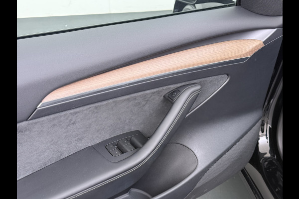 Tesla Model 3 Long Range RWD 75 kWh SOH 93% Warmtepomp Panoramadak Navi Camera's Leder Memory Stuur+Stoelverwarming Traffic-Aware Cruise Control AMD Ryzen™ Elek.Achterklep Led