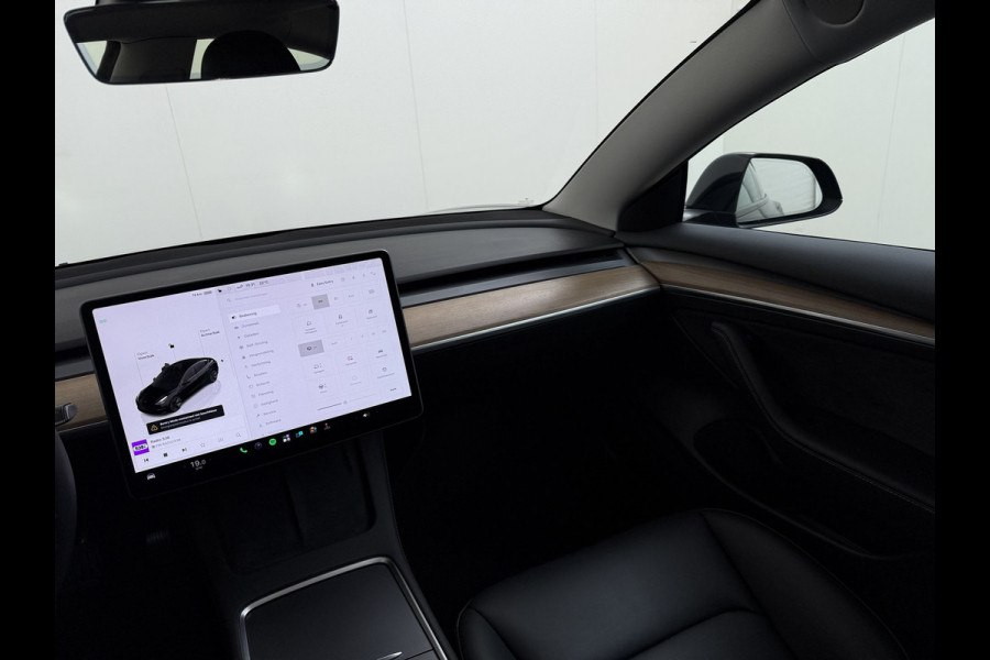 Tesla Model 3 Long Range RWD 75 kWh SOH 93% Warmtepomp Panoramadak Navi Camera's Leder Memory Stuur+Stoelverwarming Traffic-Aware Cruise Control AMD Ryzen™ Elek.Achterklep Led
