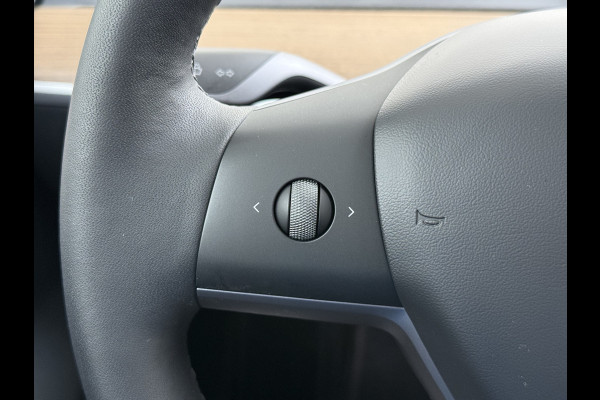 Tesla Model 3 Long Range RWD 75 kWh SOH 93% Warmtepomp Panoramadak Navi Camera's Leder Memory Stuur+Stoelverwarming Traffic-Aware Cruise Control AMD Ryzen™ Elek.Achterklep Led