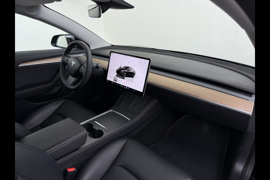 Tesla Model 3 Long Range RWD 75 kWh SOH 93% Warmtepomp Panoramadak Navi Camera's Leder Memory Stuur+Stoelverwarming Traffic-Aware Cruise Control AMD Ryzen™ Elek.Achterklep Led