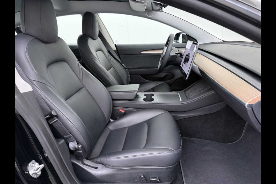 Tesla Model 3 Long Range RWD 75 kWh SOH 93% Warmtepomp Panoramadak Navi Camera's Leder Memory Stuur+Stoelverwarming Traffic-Aware Cruise Control AMD Ryzen™ Elek.Achterklep Led