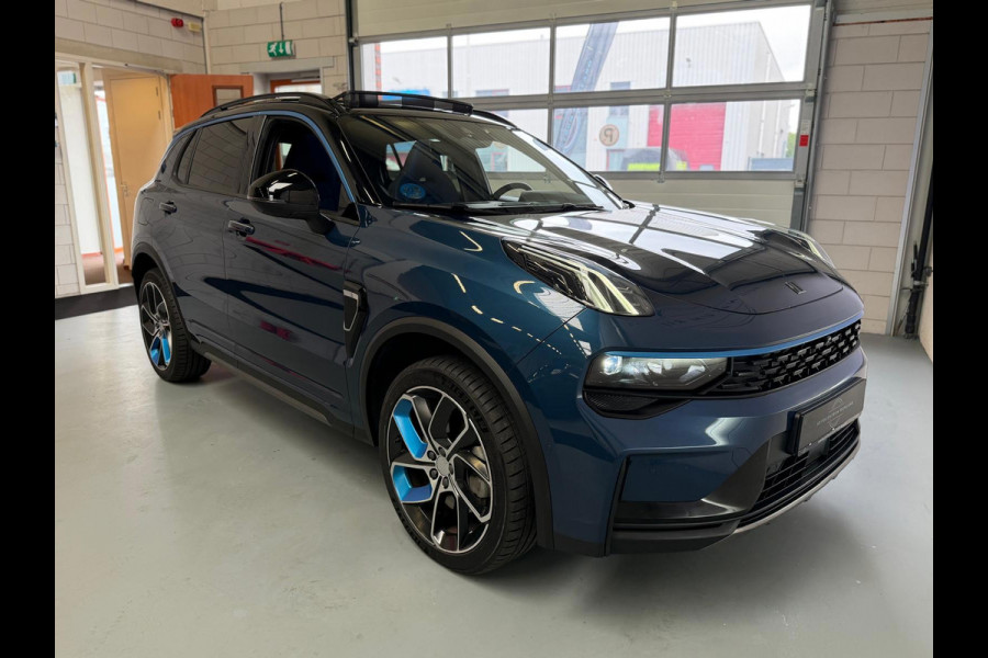 Lynk & Co 01 1.5 261PK Plug-in Hybrid, 1 Jaar Bovag Garantie, Pano, Zwarte Hemel, 360 Camera ,Apple Carplay