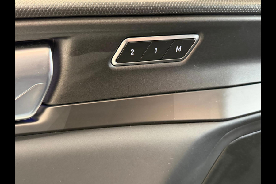 Lynk & Co 01 1.5 261PK Plug-in Hybrid, 1 Jaar Bovag Garantie, Pano, Zwarte Hemel, 360 Camera ,Apple Carplay