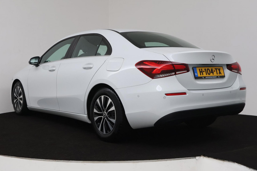 Mercedes-Benz A-Klasse 180 Business Solution (NAVIGATIE, CAMERA, STOELVERWARMING, CRUISE, PDC, NL-AUTO, GOED ONDERHOUDEN)