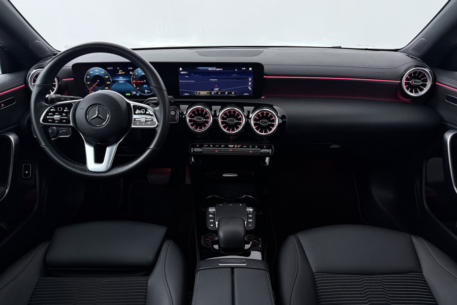 Mercedes-Benz CLA-Klasse Shooting Brake 250 e Luxury Line (PANORAMADAK, TREKHAAK, STOELVERWARMING, SFEERVERLICHTING, CAMERA)