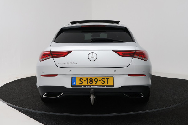 Mercedes-Benz CLA-Klasse Shooting Brake 250 e Luxury Line (PANORAMADAK, TREKHAAK, STOELVERWARMING, SFEERVERLICHTING, CAMERA)