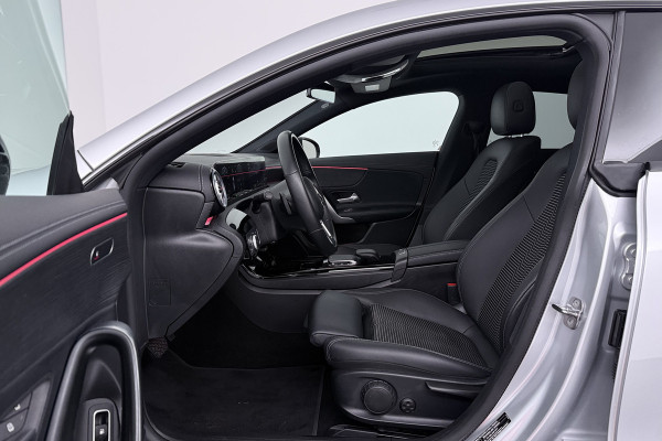 Mercedes-Benz CLA-Klasse Shooting Brake 250 e Luxury Line (PANORAMADAK, TREKHAAK, STOELVERWARMING, SFEERVERLICHTING, CAMERA)