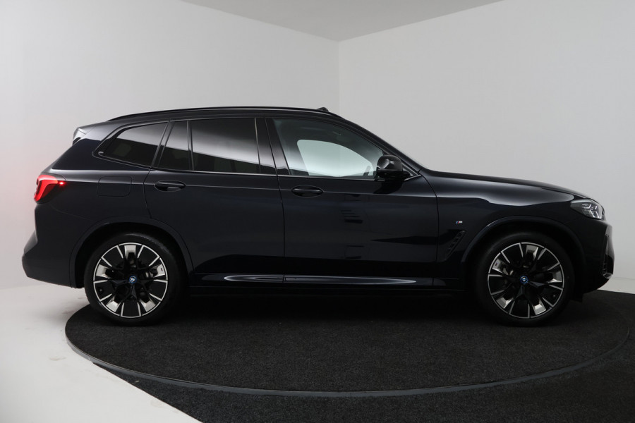 BMW iX3 High Executive 80 kWh (PANORAMADAK, TREKHAAK, H&K AUDIO, CRUISE ADAPTIEF, CAMERA, STOELVERWARMING, SFEERVERLICHTING)