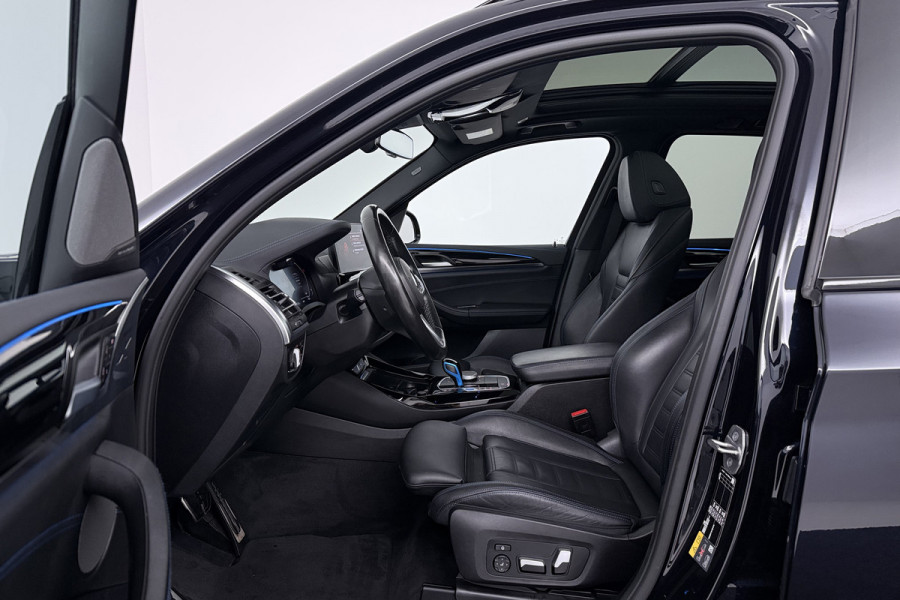 BMW iX3 High Executive 80 kWh (PANORAMADAK, TREKHAAK, H&K AUDIO, CRUISE ADAPTIEF, CAMERA, STOELVERWARMING, SFEERVERLICHTING)