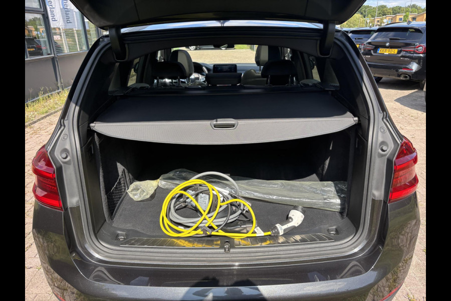BMW iX3 High Executive 80 kWh 286pk | Panoramadak | Stoelverwarming | 360 graden camera |  Bestuurdersstoel Met Geheugen | Keyless entry | Sportstoelen | Head Up Display