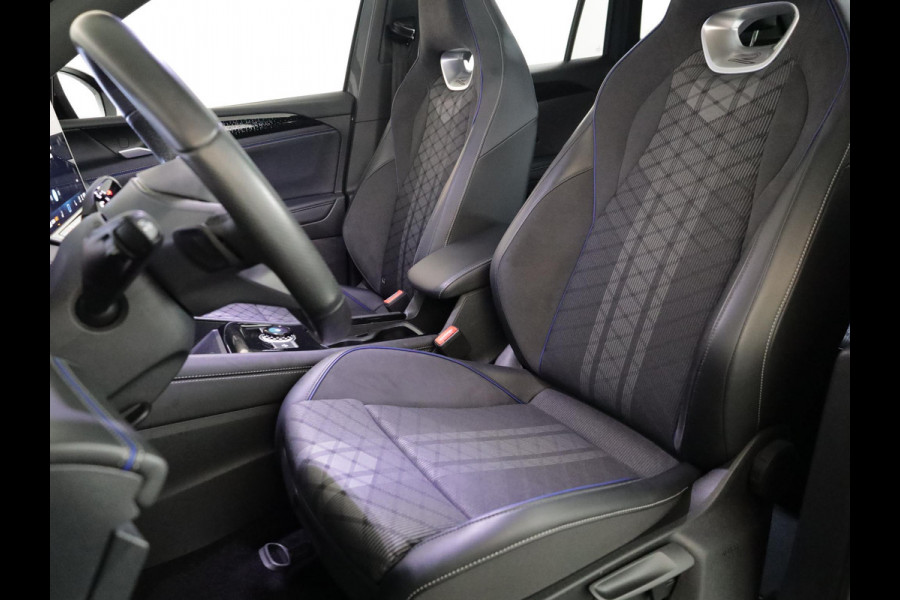 Volkswagen Tiguan 1.5 eHybrid R-Line Edition 204 pk Automaat (DSG) | Verlengde garantie | Navigatie | Panoramadak | Trekhaak (wegklapbaar) | Parkeersensoren (Park assist) | Rondomzicht camera | Black Style pakket | R-Line |