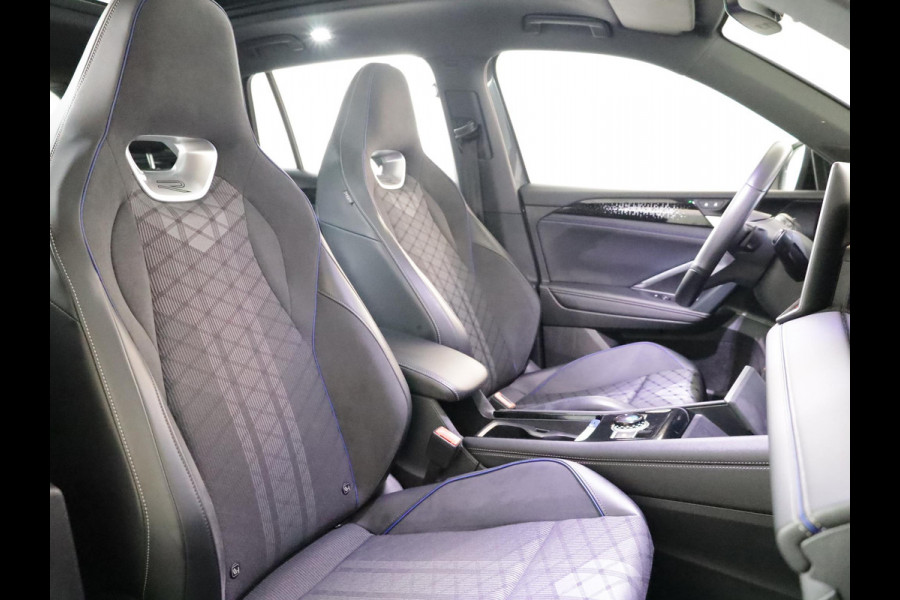 Volkswagen Tiguan 1.5 eHybrid R-Line Edition 204 pk Automaat (DSG) | Verlengde garantie | Navigatie | Panoramadak | Trekhaak (wegklapbaar) | Parkeersensoren (Park assist) | Rondomzicht camera | Black Style pakket | R-Line |