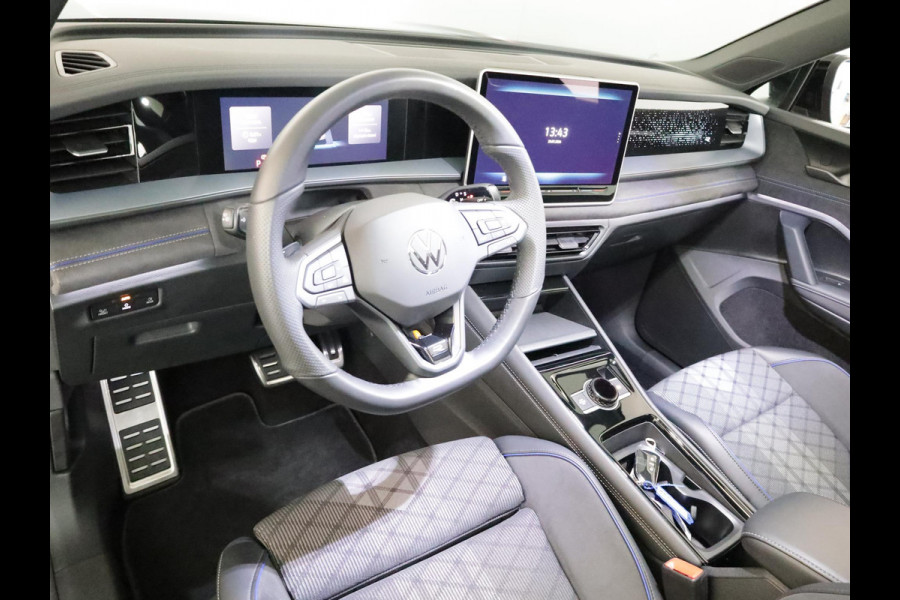Volkswagen Tayron 1.5 eHybrid R-Line Edition 204 pk Automaat (DSG) | Verlengde garantie | Navigatie | Panoramadak | Trekhaak (wegklapbaar) | Parkeersensoren (Park assist) | Rondomzicht camera | Black Style pakket | R-Line |