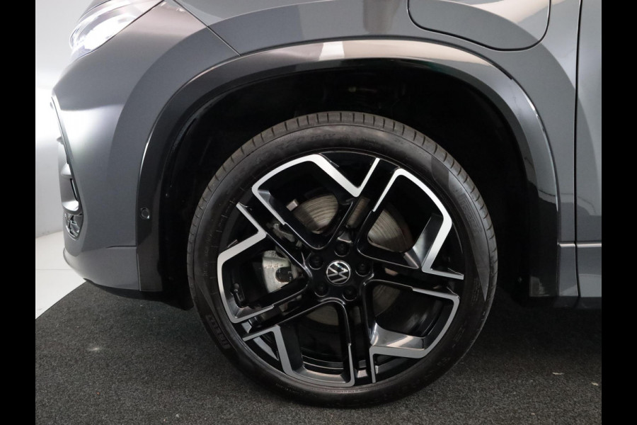 Volkswagen Tayron 1.5 eHybrid R-Line Edition 204 pk Automaat (DSG) | Verlengde garantie | Navigatie | Panoramadak | Trekhaak (wegklapbaar) | Parkeersensoren (Park assist) | Rondomzicht camera | Black Style pakket | R-Line |